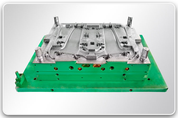 Vstrekovacia forma na plasty pre automobilové diely 1-2