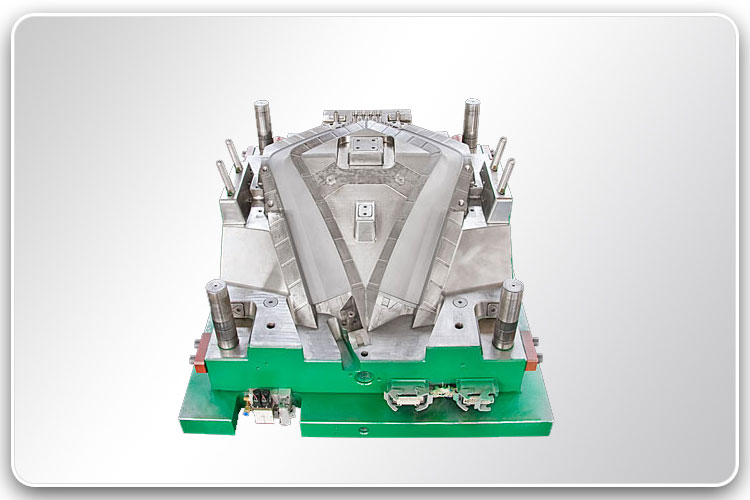 Vstrekovacia forma na plasty pre automobilové diely 2-1