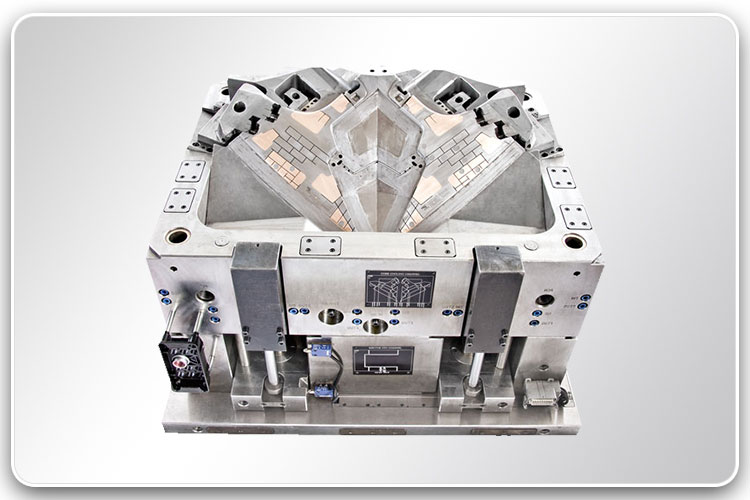 Vstrekovacia forma na plasty pre automobilové diely 4-2