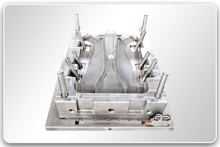 Vstrekovacia forma na plasty pre automobilové diely 5-1