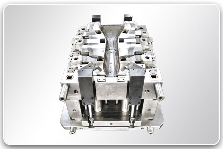 Vstrekovacia forma na plasty pre automobilové diely 5-2