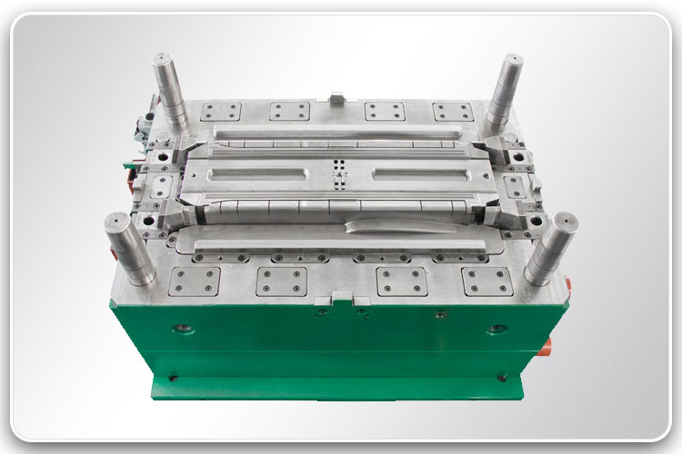 Vstrekovacia forma na plasty pre automobilové diely 6-2