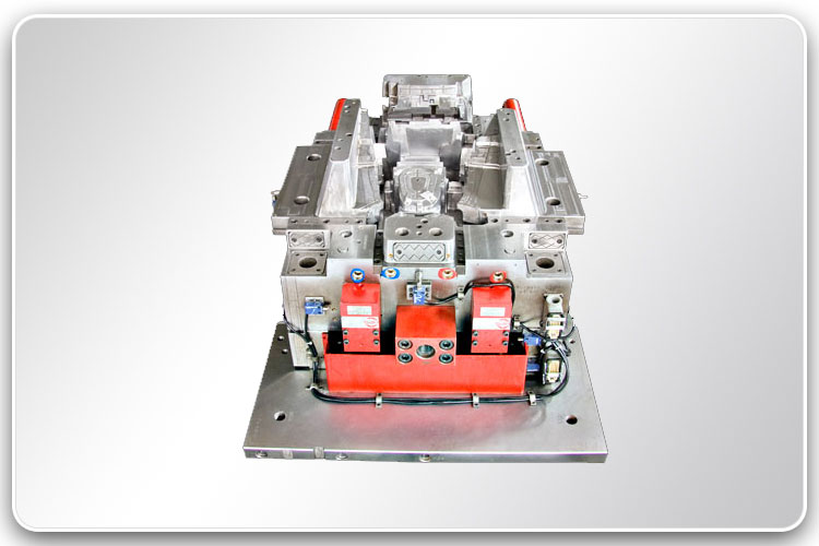 Vstrekovacia forma na plasty pre automobilové diely 8-1